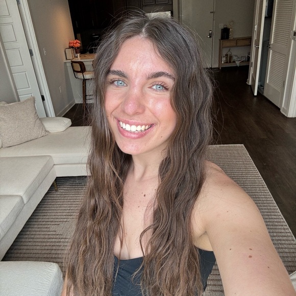 I’m LIVE! Come hang out and shop! 🛍️🥰 - Picture 2 of 3